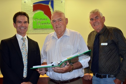 Hunter Group of Councils CEO, Roger Stephan with AMRC Chair, Col Mitchell and Executive Officer, Don Tydd.