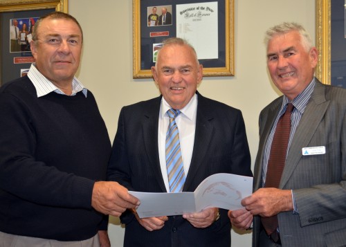 NSW Land and Water Commissioner, Jock Laurie, with AMRC Chair (& Wollondilly Mayor) Cr Col Mitchell and Executive Officer, Don Tydd.